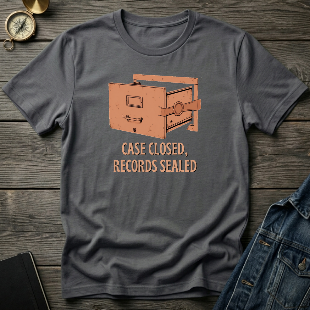 Case closed T‑Shirt