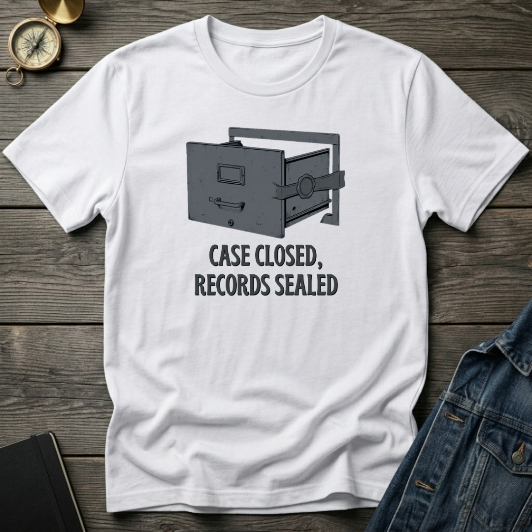 Case closed T‑Shirt